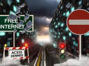 Digitales Straßenschild mit 'FREIES INTERNET' auf einer bröckelnden Datenautobahn, umgeben von Warnlichtern, Access Denied-Barriere und Zensur-Icons im nebligen, trüben Himmel.