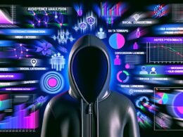 Modernes Titelbild eines stylischen Datenwissenschaftlers im Hoodie vor mehreren Daten-Dashboards, Heatmaps, Cluster-Grafiken und Social Listening-Charts mit leuchtenden Neonakzenten.