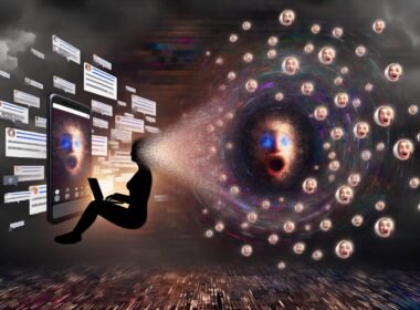 Collage über KI-Fake-News: Smartphone mit Deepfake-Video, GPT-generierte Texte, wirbelnde Social-Media-Icons und Kontrast aus panischer und skeptischer Person im Schatten.