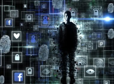 Düsteres digitales Porträt einer Person, umgeben von Datenströmen, Tracking-Pixeln, Fingerabdrücken und Schemen von Tech-Konzern-Logos wie Google und Facebook; symbolisiert Kontrollverlust und Überwachungsdruck.