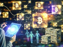 Futuristische Szene mit Content-Elementen, goldenen Blockchain-Blöcken, Person mit Tablet und leuchtendem Smart Contract, vor einem verblassenden Zeitungsstapel und transparenten Ketten.