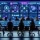 Futuristisches Kontrollzentrum mit digitalen Bildschirmen voller Analytics, Diagramme und vernetzter Profile von Creators und Marken, umgeben von analysierenden Experten.
