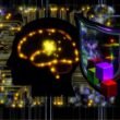 Stilisierte Illustration eines schwarzen Motherboards mit goldenen Leiterbahnen und leuchtender Gehirn-Silhouette, umgeben von digitalem Schutzschild und abprallenden farbigen Würfeln, vor einem technisch-rauchigen Hintergrund mit Glitches.