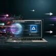 Technische Illustration eines Laptops, auf dessen Bildschirm das Webflow-Logo erscheint und der Übergang von chaotischem Code zu einer schnellen, minimalistischen HTML-Website gezeigt wird. Lichtblitze und Ranking-Pfeile im Cyberpunk-Stil visualisieren Performance und SEO-Erfolg.