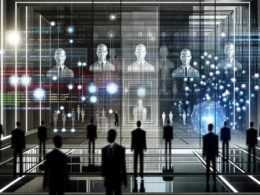 Stilisiertes Kontrollzentrum mit transparenten Bildschirmen voller Daten und Algorithmen, Menschen im Schatten mit digitalen Überlagerungen und Blackbox-Silhouetten im Hintergrund.