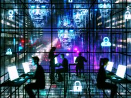 Silhouetten in einer digitalen Großstadt vor Computerbildschirmen, umgeben von Datenströmen und algorithmischen Symbolen bei Nacht in kühlen Neonfarben.