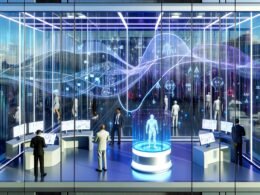 Menschen in futuristischem Büro betrachten durchsichtige Bildschirme mit Algorithmen, im Hintergrund arbeiten humanoide Roboter an Computern.
