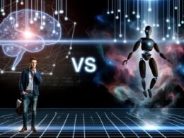 Dramatische Szene in futuristischer Arena: Mensch in Business Casual mit leuchtenden Synapsen, gegenüber eine halb-menschliche, halb-robotische Maschine mit pulsierenden Datenströmen, Brain-vs-Algorithmus-Schriftzug dazwischen, digitaler Hintergrund mit SEO-Elementen.