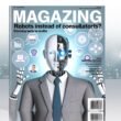 Magazin-Cover mit humanoidem Roboter in Business-Kleidung, halb aus Metall, halb menschlich, umgeben von digitalen Icons wie KI, Automation und Marketing, gegenüber einem menschlichen Berater und einem Roboterarm mit Touchscreen, auf licht-blau-grauem Hintergrund.