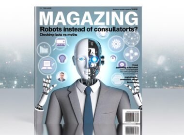 Magazin-Cover mit humanoidem Roboter in Business-Kleidung, halb aus Metall, halb menschlich, umgeben von digitalen Icons wie KI, Automation und Marketing, gegenüber einem menschlichen Berater und einem Roboterarm mit Touchscreen, auf licht-blau-grauem Hintergrund.