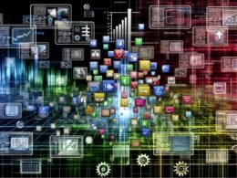 Stilisiertes, futuristisches Schlachtfeld mit schwebenden Content-Karten, Livestreams, Algorithmen, diversen Social-Media-Plattform-Logos und Marken, die Social Content dynamisch optimieren.