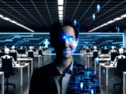 Düstere Collage mit Büroarbeiter, dessen Gesicht zu digitalen Pixeln und Algorithmen zerfällt. Im Hintergrund ersetzen leuchtende KI-Silhouetten Menschen an Schreibtischen, umgeben von Bildschirmen mit Codes und Datenströmen.