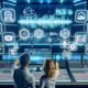 Marketer und Sound-Künstlerin analysieren Audio-Wellenformen in einem modernen Tonstudio mit LED-Displays, Akustikpaneelen und Hightech-Geräten.