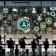 Visuell ansprechende Büroszene mit digitalem CRM-Dashboard, lebendigen Kundenprofilen, KI-Datenvisualisierung und automatisierten Datenströmen im Hintergrund.