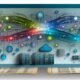 Stilisiertes, leuchtendes Daten-Netzwerk verbindet Datenpunkte und moderne System-Icons mit einem Dashboard, vor dem verblasste alte IT-Strukturen angedeutet werden.