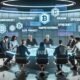 Illustrationen von modernen Behörden mit Blockchain-Technologie: Entscheidungs­träger:innen an Glastisch, holographische Blockchain-Symbole, Vergleich von digitalem Büro und überwachtem Archiv, Nahaufnahme einer digitalen Blockchain-Kette, medizinische Warnung zu Datenschutz, internationale Karte mit Blockchain-Projekten, How-to-Workflow und Marathonlauf zwischen Hype und Realität.