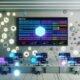 Futuristisches Kontrollzentrum in heller Ästhetik mit großer Notion-Podcast-Datenbank, umgeben von Web3-Symbolen und holografischen Workflows.