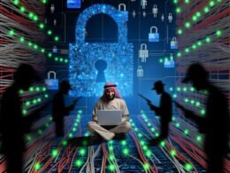 Kollage futuristischer Marketing-Security-Szenen: ein Marketer im Kabel-Dschungel, stilisierte Hacker, leuchtende Warnsymbole, Schutzwalls aus Sicherheitssymbolen, Cloud-Blasen mit Zertifikaten, dynamische Infografiken und ein siegreiches Team auf einer Datenfestung.