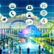 Visionäre Datenlandschaft in einer modernen Firmenzentrale mit zentraler, leuchtender Datenplattform, digitalen Datenströmen, verbundenen Abteilungen, schwebenden Icons für ETL, Analytics, KI, Data Governance und Security sowie Managern und Data Scientists mit Tablets und Hologrammen