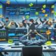 Überfordertes Marketing-Team im modernen Büro mit unübersichtlichen Daten-Dashboards, Whiteboards voller Post-Its und gestressten Mitarbeitern.