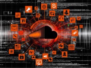 Digital verflochtener SoundCloud-Player in Orange und Schwarz, umgeben von Icons für Werbung, Sponsoring, Payment, APIs, Analytics und Podcast-Equipment vor pulsierenden Datenströmen.
