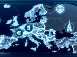 Futuristische digitale Illustration einer starken, vernetzten Europa-Karte mit Wahrzeichen und verblassenden Einflüssen von USA und China