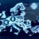 Futuristische digitale Illustration einer starken, vernetzten Europa-Karte mit Wahrzeichen und verblassenden Einflüssen von USA und China