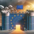 Metaphorische Illustration: Europa als digitale Festung, gebaut aus Server-Racks, Cloud-Symbolen und Open-Source-Logos, unter der europäischen Flagge bei Sonnenaufgang, gesichert gegen amerikanische und asiatische Tech-Konzerne.