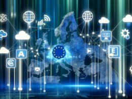 Moderne Collage zeigt digitale Souveränität Europas mit vernetzter Infrastruktur, Cloud- und KI-Symbolen, leuchtenden europäischen Tech-Icons und verblassten US- und China-Technologielogos im Hintergrund.