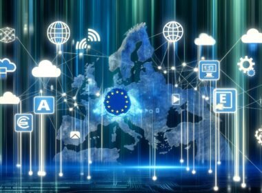 Moderne Collage zeigt digitale Souveränität Europas mit vernetzter Infrastruktur, Cloud- und KI-Symbolen, leuchtenden europäischen Tech-Icons und verblassten US- und China-Technologielogos im Hintergrund.