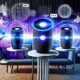 Futuristisches Titelbild mit smarten Speakern, Marketerin am Tablet und schwebenden Marketing-Icons in energiegeladener Tech-Atmosphäre