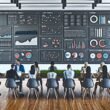 Redaktionsmitglieder analysieren Content-Performance auf einem großen digitalen Dashboard in modernem Büro.