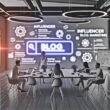 Offenes Büro-Loft mit Digital-Marketing-Profis im analytischen Meeting zu Influencer Blog Marketing, SEO und KPI-Tracking.