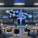 Futuristisches Labor mit großen Digitalscreens, Team aus Marketern und Datenwissenschaftlern betrachtet einen holografischen digitalen Zwilling inmitten von Daten und Simulationen.