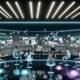 Futuristischer digitaler Arbeitsbereich mit Kreativen in AR/VR-Headsets, die an holografischen 3D-Grafiken und Storyboards zusammenarbeiten