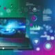 Futuristisches Editorial-Headerbild mit geöffnetem Laptop, schwebenden Digital-Marketing-UI-Elementen, Analyse-Charts, Heatmaps und modernem Dashboard-Design in leuchtender Farbpalette