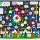 Lebhafte, moderne Infografik im Magazin-Stil mit stilisierter Website-Matrix, bunten Nutzerpfaden, hervorgehobenen Events und Marketing-Teams bei der Analyse von Daten.