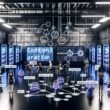 Moderner Maschinenraum mit industriellen Elementen, Serverschränken, Monitoren voller Daten-Insights, digitalen Content-Netzwerken und einem vielfältigen Team, das an Content-SEO-Strategien und Whiteboards arbeitet.