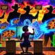 Ein gestresster Büroarbeiter kämpft mit einer leuchtenden Schloss-Schutzschild gegen große Cookie-Pop-ups und Warnhinweise am Schreibtisch, während Anwälte im Hintergrund drohen und Daten durch eine schwache Firewall entweichen.