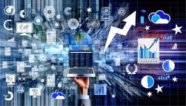 Abstraktes Amazon-Listings-Dashboard mit technischen Tools, Datenströmen, Ranking-Kurven, Bewertungssymbolen und A9-Algorithmus-KI-Wolke in blau-metallischen Farben.