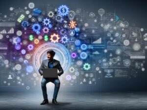Junger Online-Unternehmer mit Laptop im Zentrum, umgeben von leuchtenden Symbolen und technischen Elementen vor digitalem Hintergrund mit SEO- und Datendiagrammen.