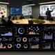 Vergleich verschiedener Dashboard-Designs – von überladenen, ineffizienten Visualisierungen bis hin zu klar strukturierten, performanten und benutzerfreundlichen Data Dashboards mit responsiven KPIs und modernen Datenquellen.