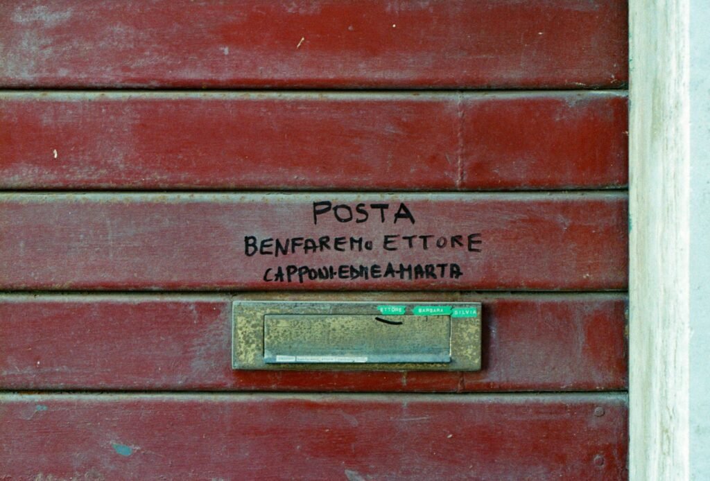 Screenshot der Buffer-Plattform mit Social-Media-Planungstools auf einem Laptop