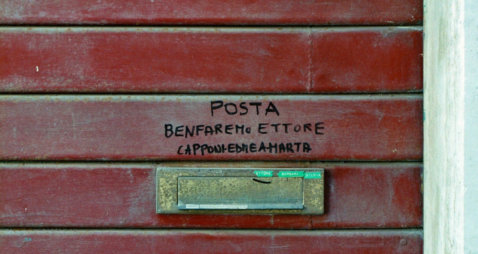 Screenshot der Buffer-Plattform mit Social-Media-Planungstools auf einem Laptop