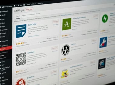 Dashboard-Ansicht der Buffer-Plattform mit geplanten Social Media Posts auf verschiedenen Netzwerken