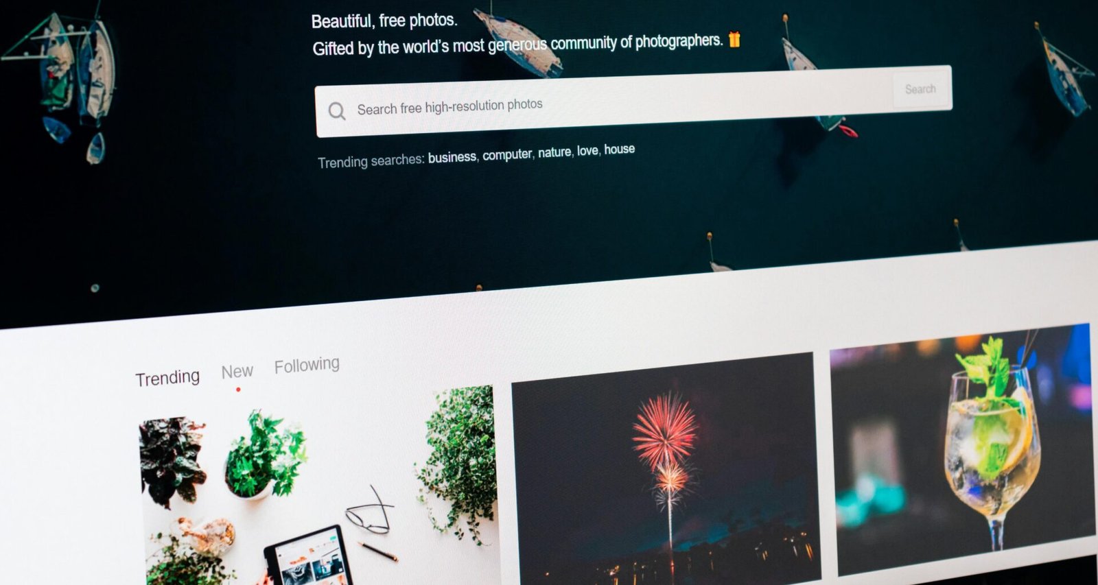 Buffer Benutzeroberfläche mit geplanter Social Media Postplanung auf Desktop und Mobilgerät