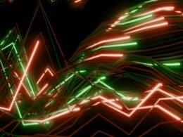 Abstrakte, leuchtende Linien formen eine komplexe digitale Datenvisualisierung vor dunklem Hintergrund.