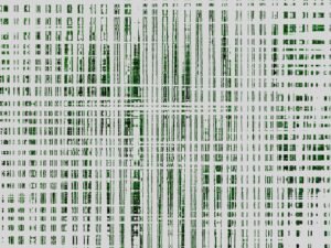 Abstraktes Muster mit weißen und grünen Linien, das dynamische Formen für technologische oder digitale Inhalte bietet.