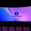 Großer Bildschirm mit deutlich erkennbarem ChatGPT Atlas Logo, ideal für Beiträge zu KI-Technologien und ChatGPT.