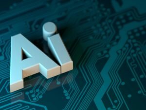 Buchstabe A liegt mittig auf einer grünen Leiterplatte mit elektronischen Bauteilen im Hintergrund.